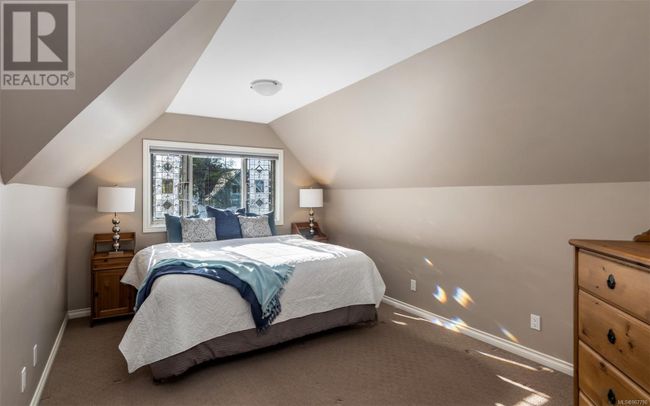 803 Piermont Pl, House other with 5 bedrooms, 5 bathrooms and 2 parking in Victoria BC | Image 32