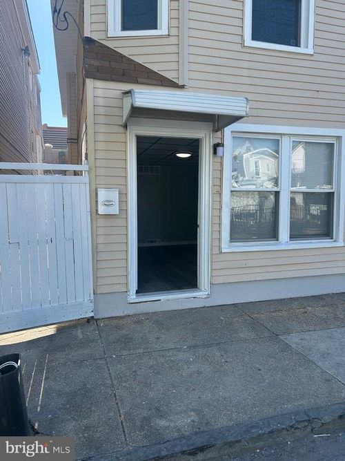 32 S Bellevue Ave, ATLANTIC CITY, NJ, 08401-6556 | Card Image