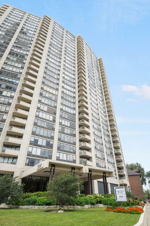 apt-1606-3930 N Pine Grove Ave, Chicago, IL, 60613-5508 | Card Image