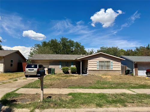 423 E Lavender Lane, Arlington, TX, 76010 | Card Image