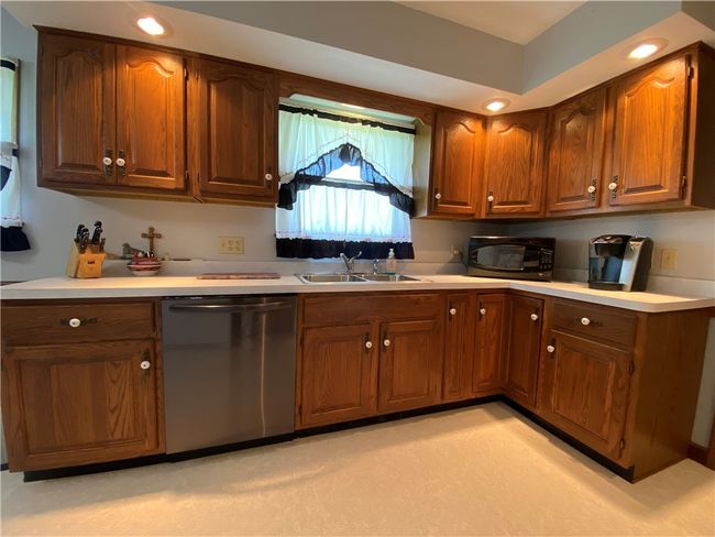 240 Hamburg Rd, House other with 3 bedrooms, 2 bathrooms and 2 parking in Greenville PA | Image 26