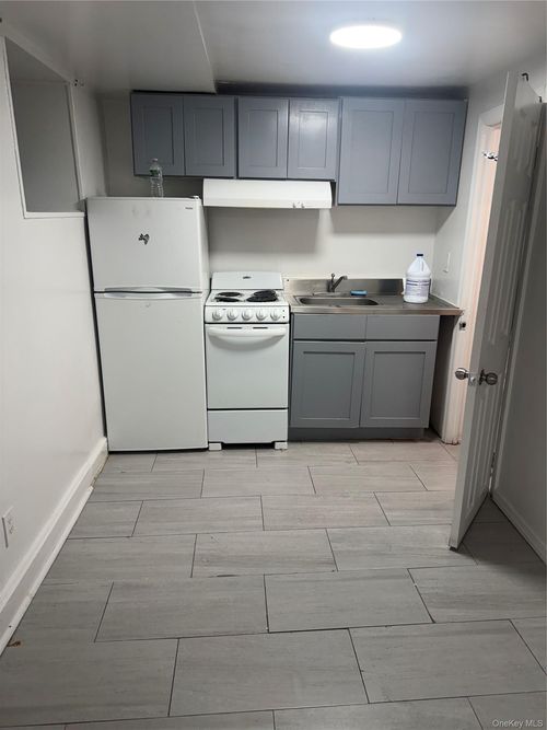 bsmt-11 Lawrence St, Yonkers, NY, 10705-3272 | Card Image