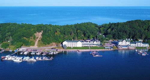 39-8535 Portage Point Dr, Onekama, MI, 49675-9727 | Card Image