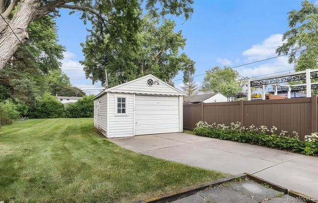 Garage | Image 13