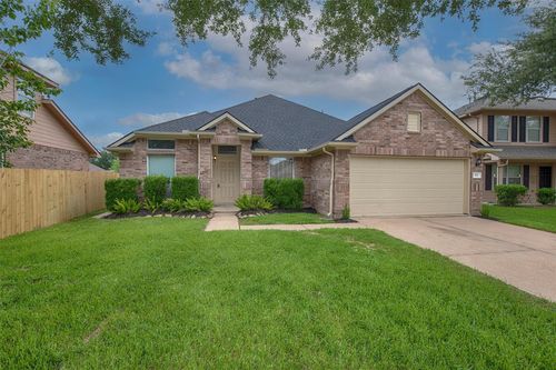 914 Cove Crest Trl, Fresno, TX, 77545-7176 | Card Image