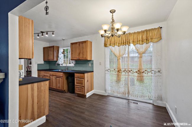 Kitchen with Dining Area/Slider | Image 7