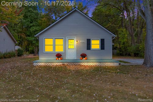 3932 Parker Rd, Fort Gratiot, MI, 48059-4133 | Card Image