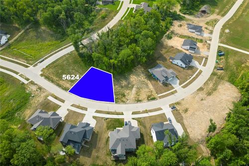 5624 Seminole Valley Trl Ne, Cedar Rapids, IA, 52411-7891 | Card Image