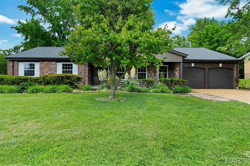 775 Montmartre Dr, Saint Louis, MO, 63141-6121 | Card Image
