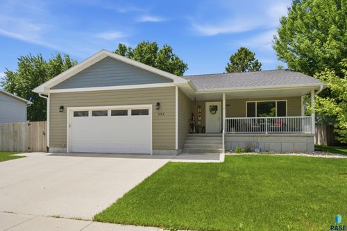 938 Broken Bow Trl, Brookings, SD, 57006-2920 | Card Image