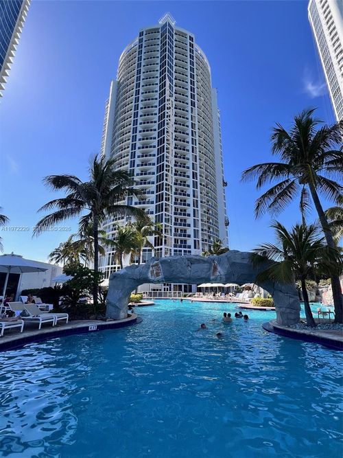 1702-18001 Collins Ave, Sunny Isles Beach, FL, 33160-2722 | Card Image