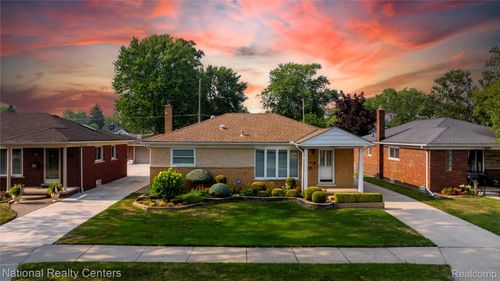 22635 Lincoln St, Saint Clair Shores, MI, 48082-1782 | Card Image