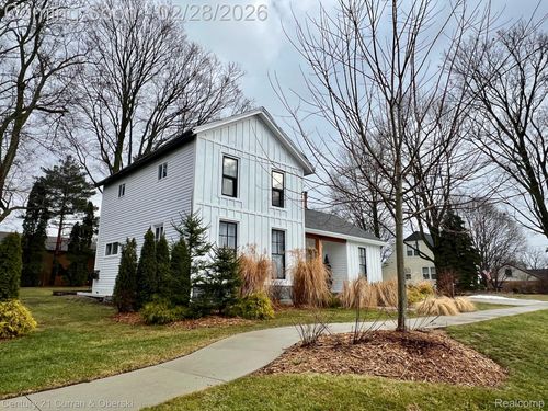 210 Center St, Fenton, MI, 48430-1950 | Card Image