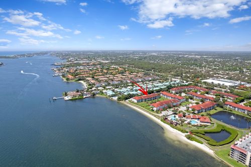 d1-110 Half Moon Cir, Hypoluxo, FL, 33462-5467 | Card Image