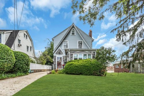 4612 Fayette Pl, Great Neck, NY, 11020-1010 | Card Image