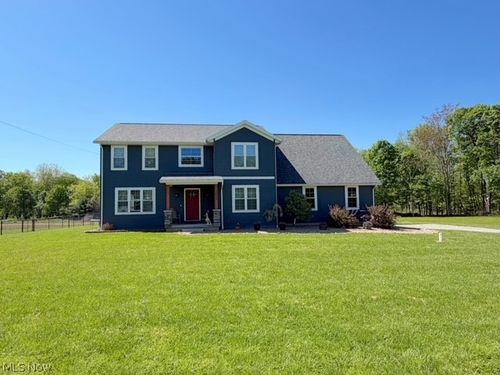 3052 Kerr Dr Se, New Philadelphia, OH, 44663-6733 | Card Image
