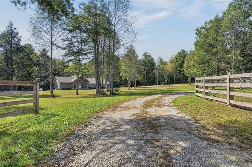 4282 Standing Rock Rd, Jamestown, TN, 38556-5042 | Card Image