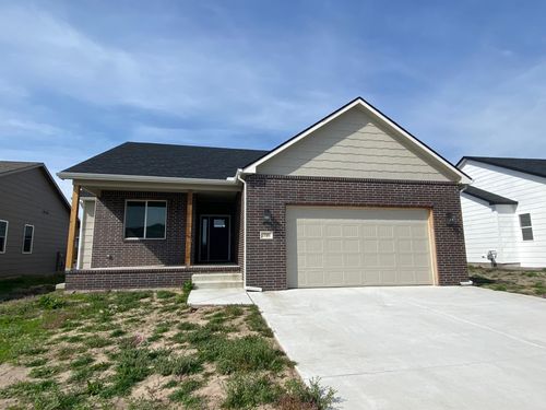 715 N Wakefield Ave, Valley Center, KS, 67147-3205 | Card Image