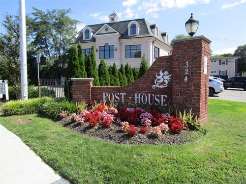 1g-324 Post Ave, Westbury, NY, 11590-2241 | Card Image