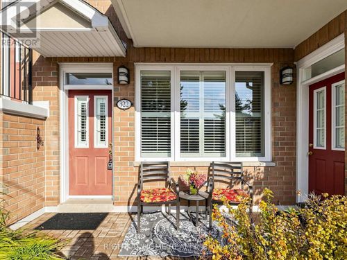 322 Grandview Way, North York, ON, M2N6V3 | Card Image