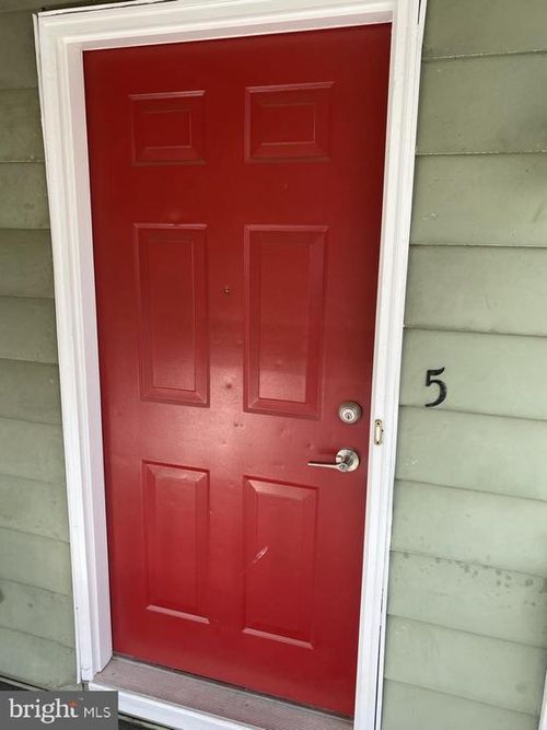 apt-5-120 W 4th Ave, RANSON, WV, 25438-1448 | Card Image