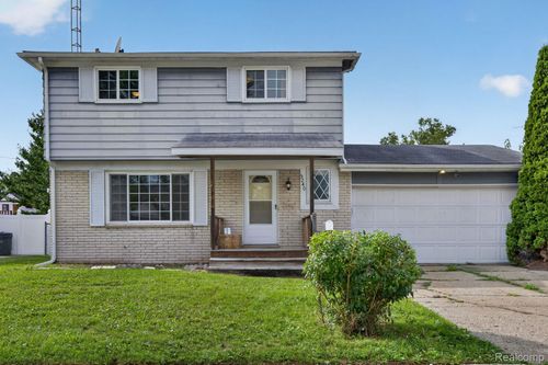 5240 Oakview Dr, Swartz Creek, MI, 48473-1101 | Card Image