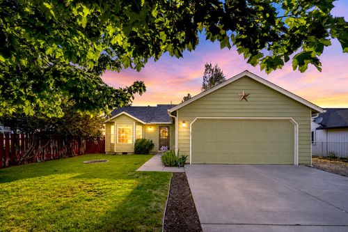 2067 Sw 30th St, Redmond, OR, 97756-8037 | Card Image