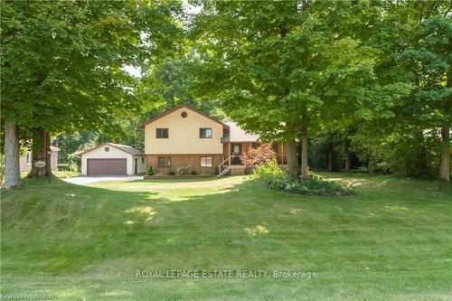 10 Sauble Woods Cres, Sauble Beach, ON, N0H2G0 | Card Image