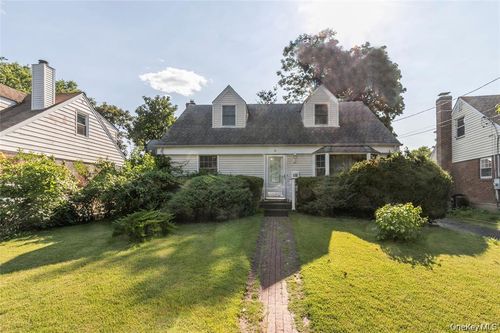 6 Grady Ct, Great Neck, NY, 11023-1131 | Card Image