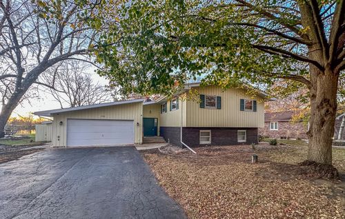 1752 Bittersweet Dr, Saint Anne, IL, 60964-4333 | Card Image