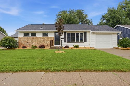 3024 Grove St, Davenport, IA, 52804-2644 | Card Image