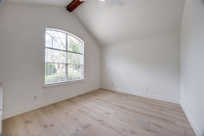 Unfurnished room featuring wood finished floors and ceiling fan | Image 22