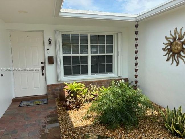 6769 Camelia Dr, House other with 3 bedrooms, 2 bathrooms and null parking in Miramar FL | Image 4