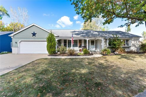 123 Woodcrest Ct, Elyria, OH, 44035-1635 | Card Image