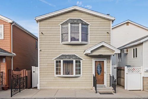19 W 13th Rd, Broad Channel, NY, 11693-1101 | Card Image