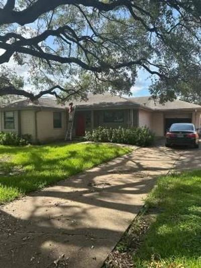 4001 Woodfin Street, House other with 3 bedrooms, 1 bathrooms and null parking in Houston TX | Image 2