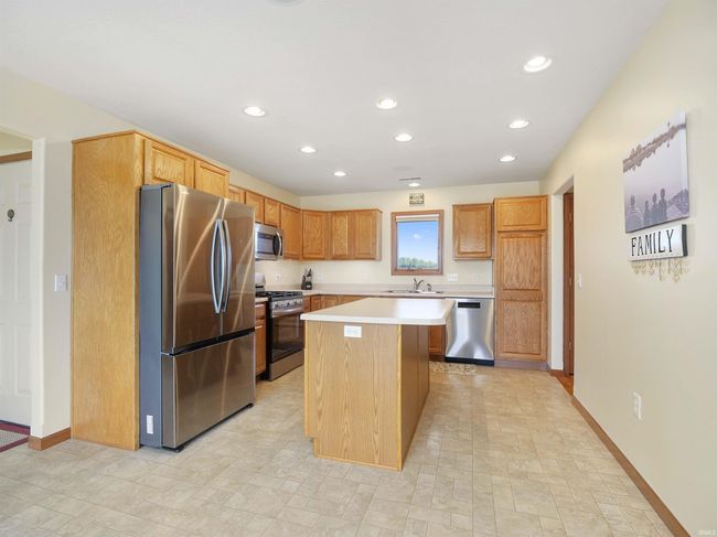 1224 E Edge Water Ct, House other with 3 bedrooms, 3 bathrooms and null parking in Decatur IN | Image 12