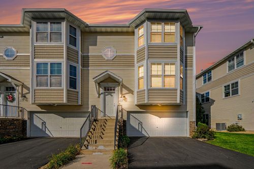 3174 Lexington Ave N, Shoreview, MN, 55126-8106 | Card Image