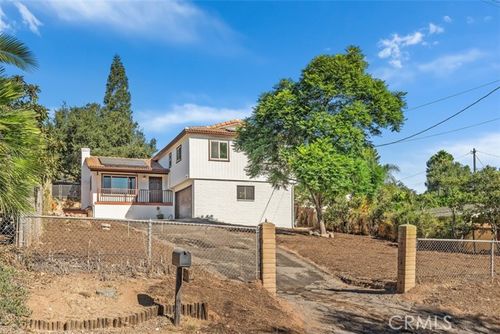  E Kalmia Street, Fallbrook, CA, 92028 | Card Image