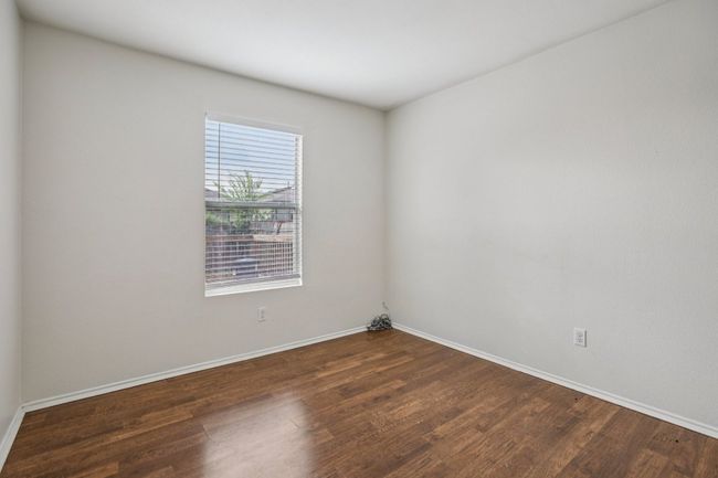 Down Stairs Bedroom | Image 12