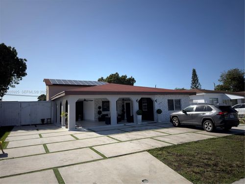 224 E 42nd St, Hialeah, FL, 33013-2246 | Card Image