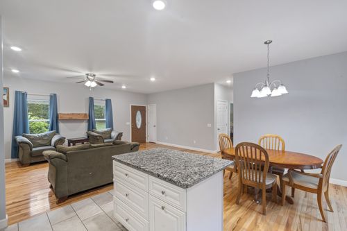 6336 Hickory Dr, Centerville, TN, 37033-9548 | Card Image