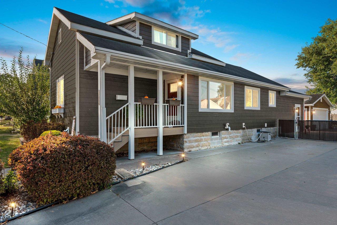 11th Ave, Oshkosh, WI 54902