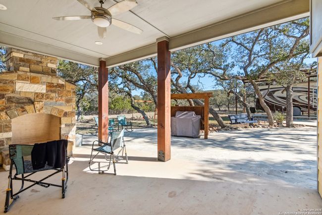 381 Camino Primero, House other with 3 bedrooms, 2 bathrooms and null parking in Leakey TX | Image 37