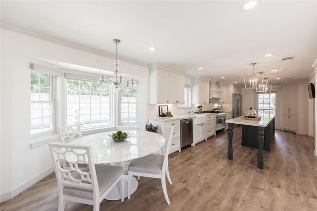 2802 Bernadette Ln, House other with 5 bedrooms, 4 bathrooms and 3 parking in Houston TX | Image 12