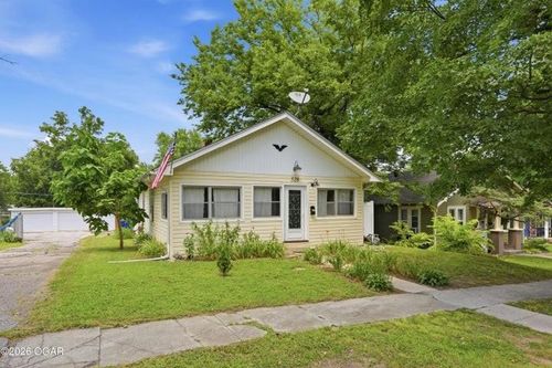 528 E 15th St, Baxter Springs, KS, 66713-1718 | Card Image