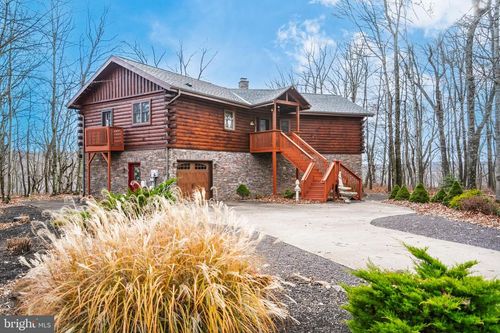 720 Turnberry Ln, Hazleton, PA, 18202-3432 | Card Image