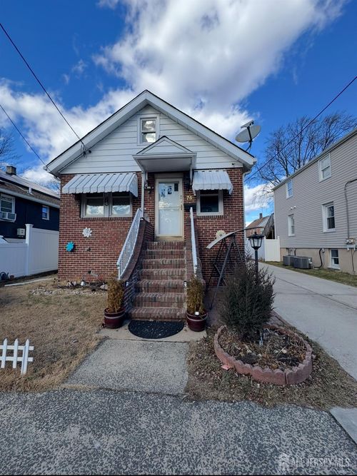 74 Spring St, WOODBRIDGE, NJ, 07095-2837 | Card Image