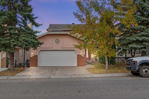 1024 Santana Rd Nw, Calgary, AB, T3K3M2 | Card Image