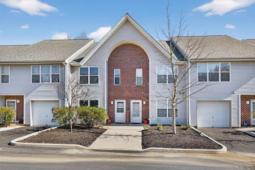 51 Deer Ct Dr, Middletown, NY, 10940-6858 | Card Image